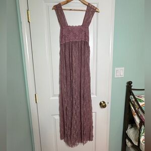 Last chance !! Chic Lace Maxi Dress in Dusty Purple
